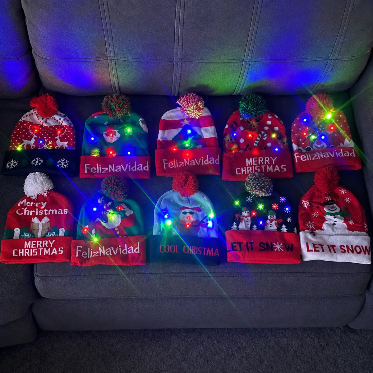 Gorro Navideño Tejido con Luces LED y Pompón para Novenas, Fotos y Reuniones en estas Navidades